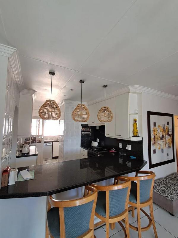 To Let 4 Bedroom Property for Rent in Sandown Gauteng