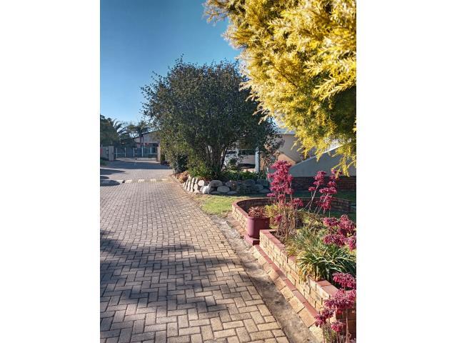 To Let 1 Bedroom Property for Rent in Meadowbrook Gauteng