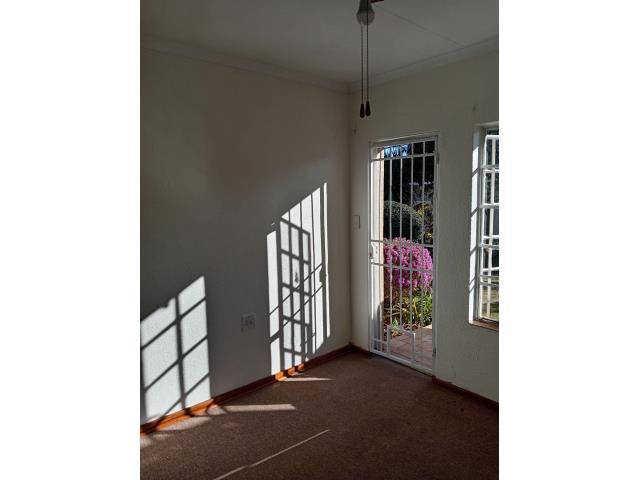 To Let 1 Bedroom Property for Rent in Meadowbrook Gauteng