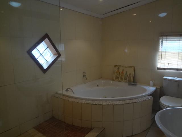 To Let 3 Bedroom Property for Rent in Lakeside Gauteng