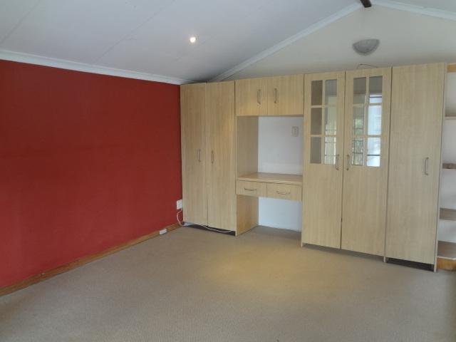 To Let 3 Bedroom Property for Rent in Lakeside Gauteng