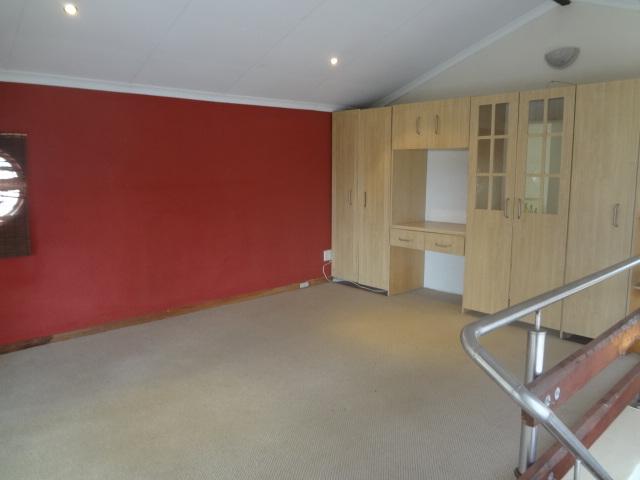 To Let 3 Bedroom Property for Rent in Lakeside Gauteng