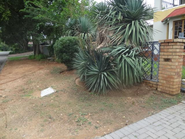 To Let 3 Bedroom Property for Rent in Lakeside Gauteng