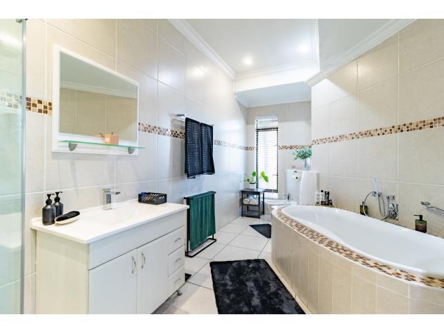 4 Bedroom Property for Sale in Bushwillow Park Estate Gauteng
