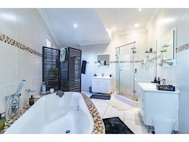 4 Bedroom Property for Sale in Bushwillow Park Estate Gauteng