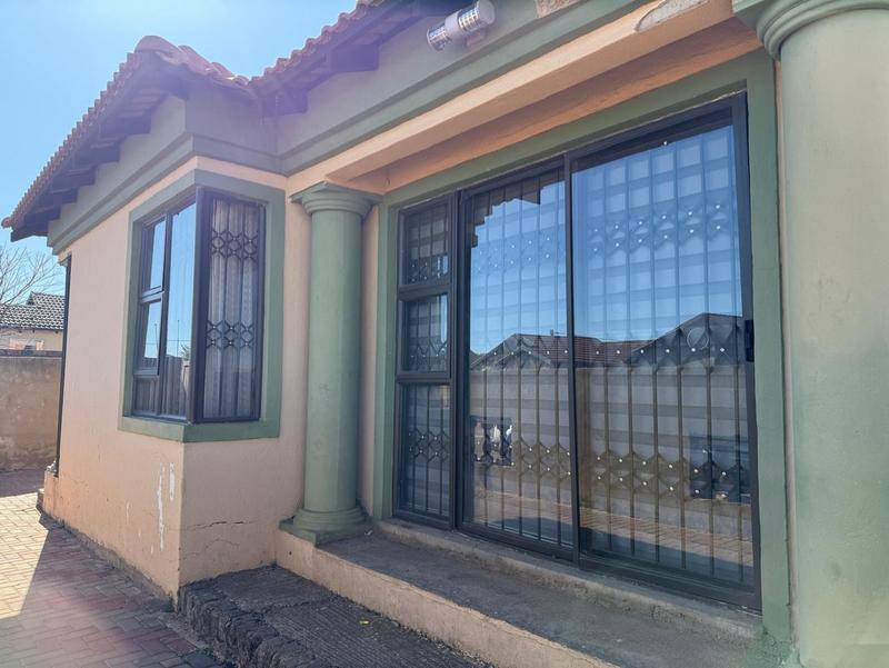 3 Bedroom Property for Sale in Protea Glen Gauteng
