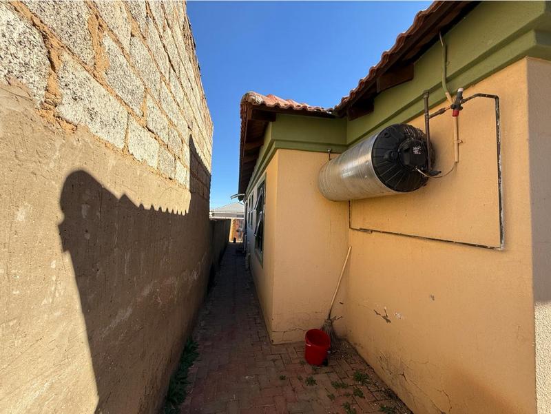 3 Bedroom Property for Sale in Protea Glen Gauteng