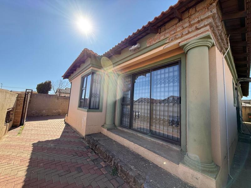 3 Bedroom Property for Sale in Protea Glen Gauteng