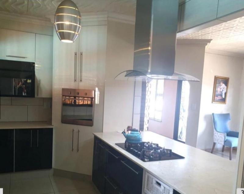 To Let 4 Bedroom Property for Rent in Freeway Park Gauteng