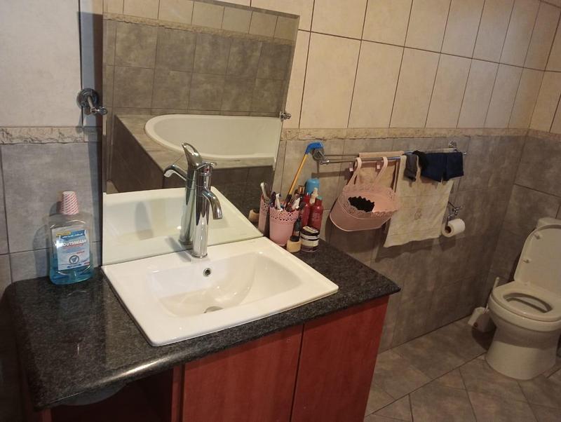 To Let 4 Bedroom Property for Rent in Dalpark Gauteng