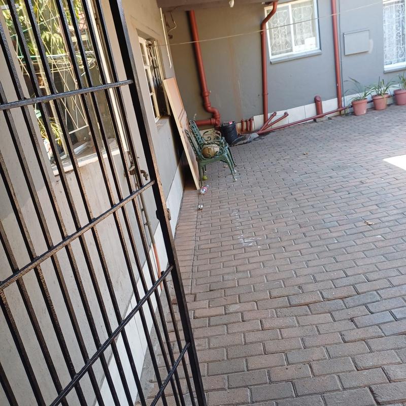 To Let 1 Bedroom Property for Rent in Germiston Central Gauteng