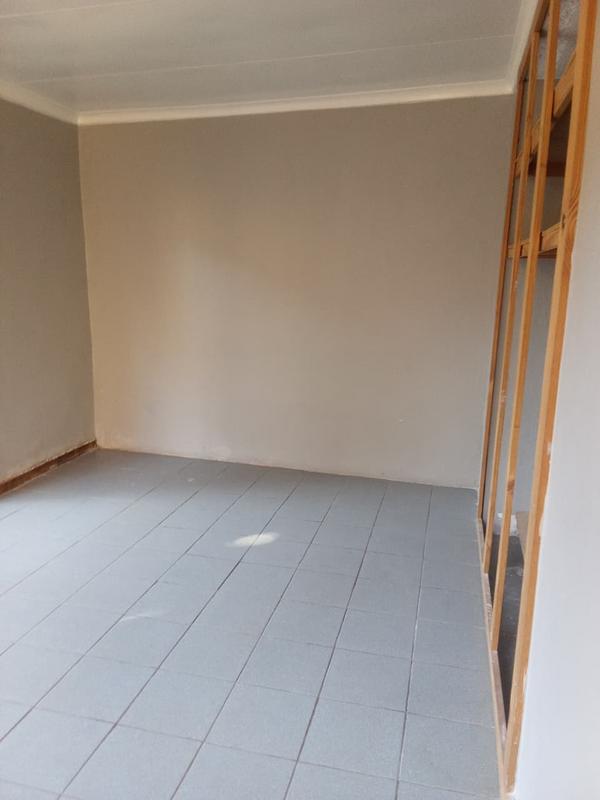 To Let 1 Bedroom Property for Rent in Malvern Gauteng