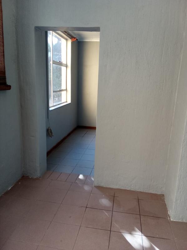 To Let 1 Bedroom Property for Rent in Malvern Gauteng