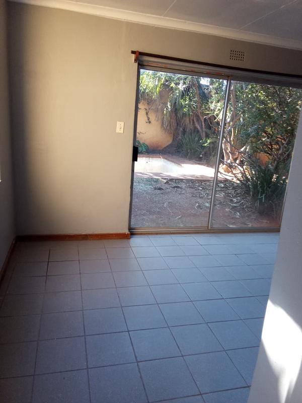 To Let 1 Bedroom Property for Rent in Malvern Gauteng