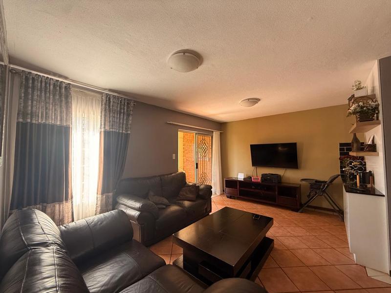 To Let 2 Bedroom Property for Rent in Mooikloof Ridge Gauteng