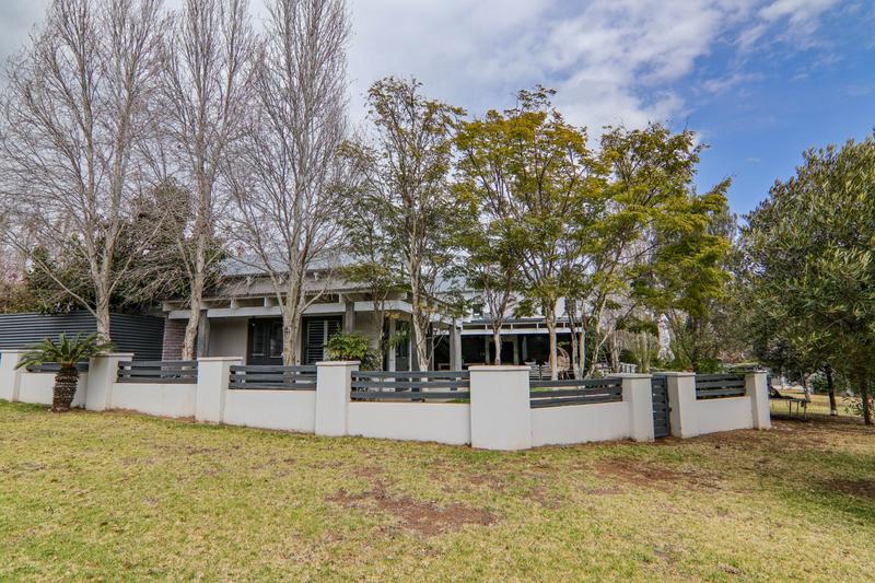 5 Bedroom Property for Sale in Copperleaf Estate Gauteng