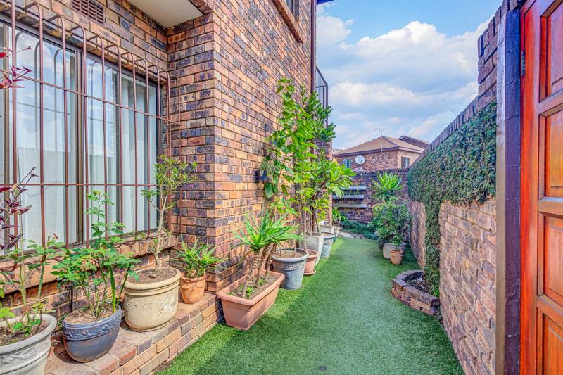 To Let 3 Bedroom Property for Rent in Magaliessig Gauteng