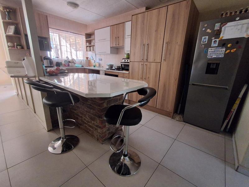 4 Bedroom Property for Sale in La Montagne Gauteng