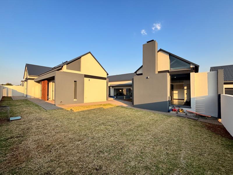 4 Bedroom Property for Sale in Midstream Meadows Gauteng