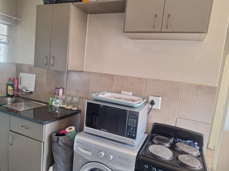 To Let 2 Bedroom Property for Rent in Fleurhof Gauteng