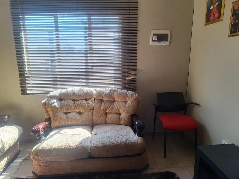 To Let 2 Bedroom Property for Rent in Fleurhof Gauteng