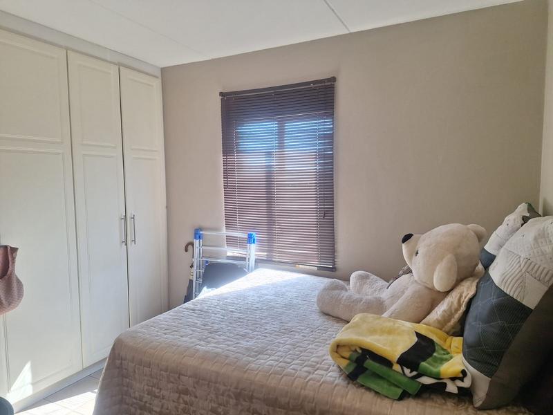To Let 2 Bedroom Property for Rent in Fleurhof Gauteng