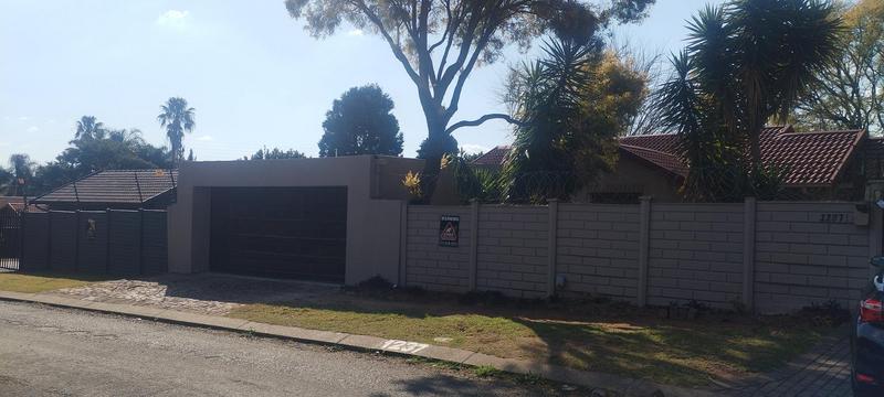 To Let 2 Bedroom Property for Rent in Weltevreden Park Gauteng