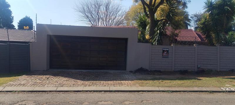 To Let 2 Bedroom Property for Rent in Weltevreden Park Gauteng