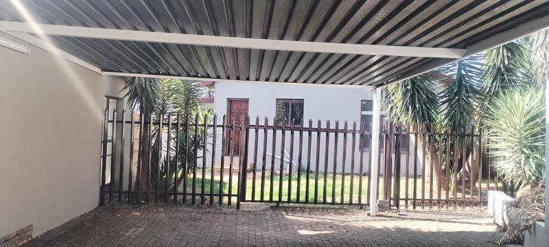 To Let 2 Bedroom Property for Rent in Weltevreden Park Gauteng