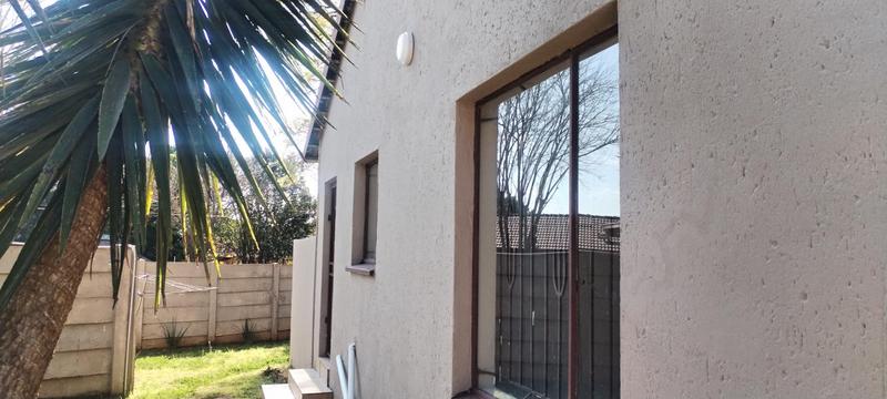 To Let 2 Bedroom Property for Rent in Weltevreden Park Gauteng