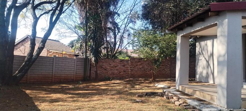 To Let 2 Bedroom Property for Rent in Weltevreden Park Gauteng