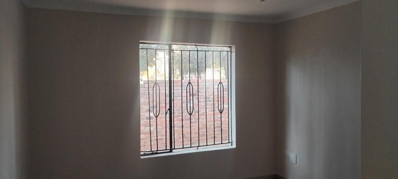 To Let 2 Bedroom Property for Rent in Weltevreden Park Gauteng