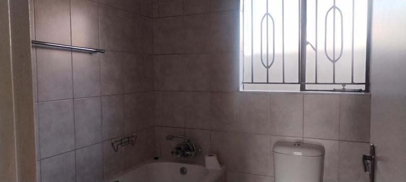 To Let 2 Bedroom Property for Rent in Weltevreden Park Gauteng