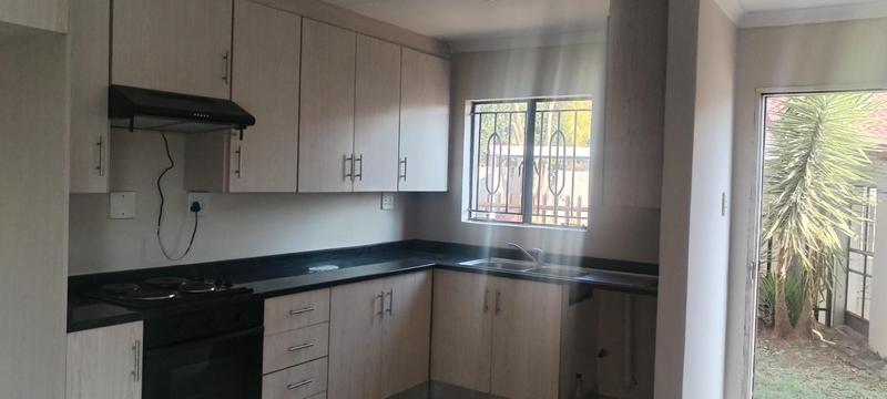 To Let 2 Bedroom Property for Rent in Weltevreden Park Gauteng