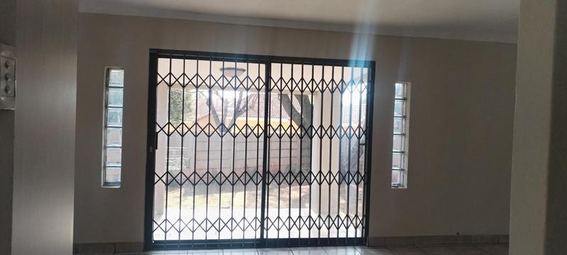 To Let 2 Bedroom Property for Rent in Weltevreden Park Gauteng