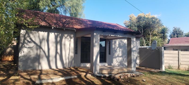 To Let 2 Bedroom Property for Rent in Weltevreden Park Gauteng