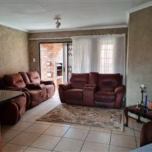 2 Bedroom Property for Sale in Rooihuiskraal North Gauteng