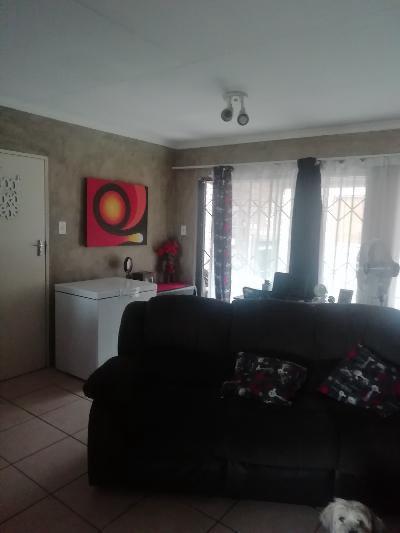 2 Bedroom Property for Sale in Rooihuiskraal North Gauteng