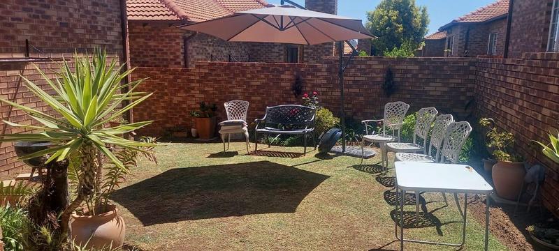 2 Bedroom Property for Sale in Rooihuiskraal North Gauteng