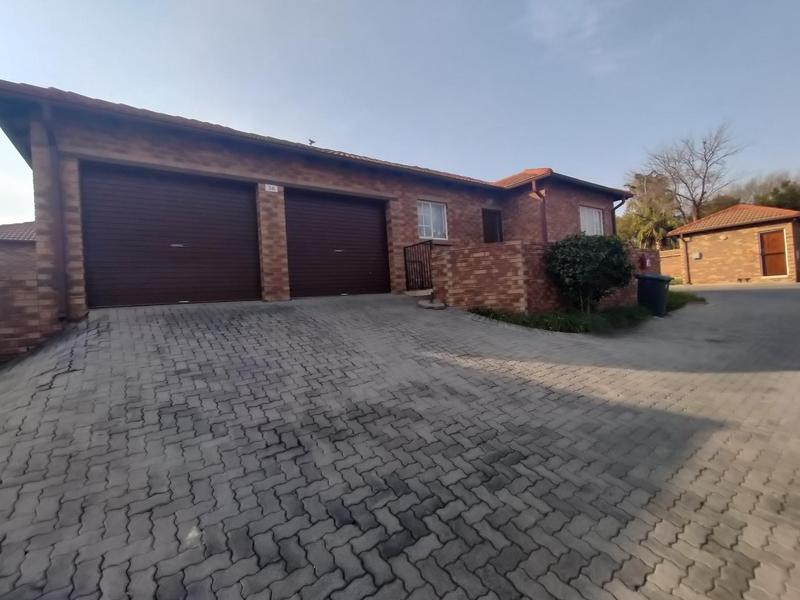 2 Bedroom Property for Sale in Rooihuiskraal North Gauteng