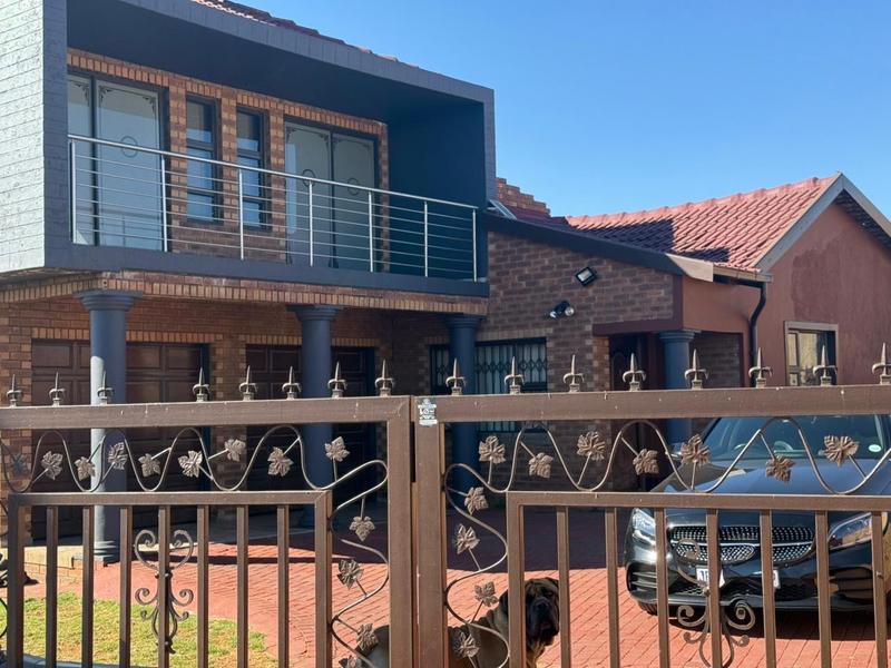 4 Bedroom Property for Sale in Commercia Gauteng