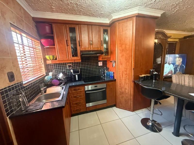 4 Bedroom Property for Sale in Commercia Gauteng