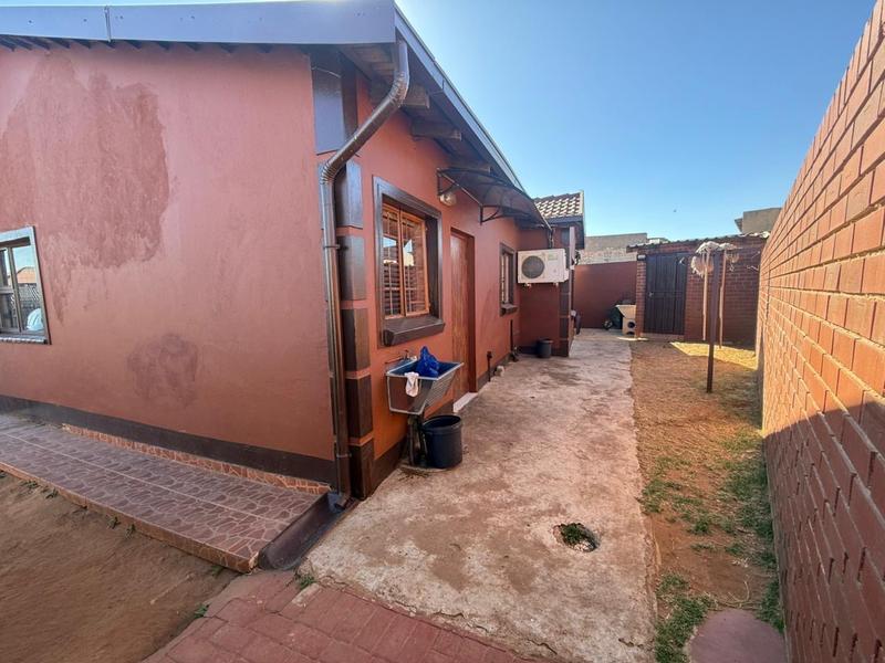 4 Bedroom Property for Sale in Commercia Gauteng
