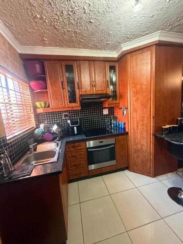 4 Bedroom Property for Sale in Commercia Gauteng