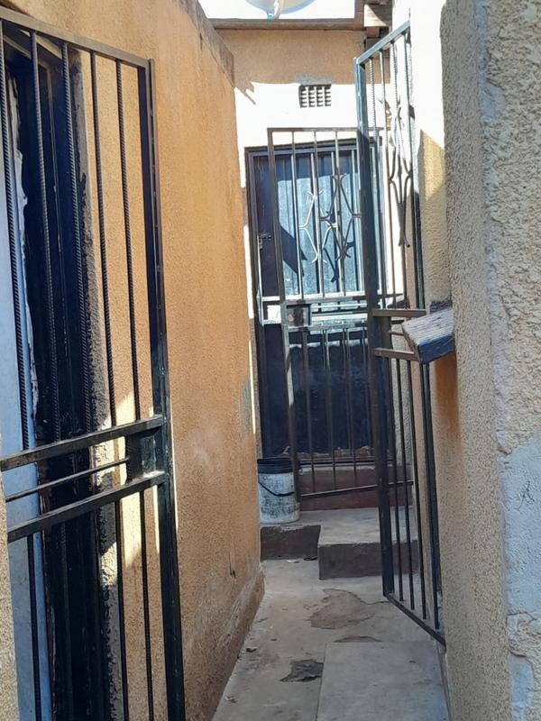 6 Bedroom Property for Sale in Tembisa Central Gauteng