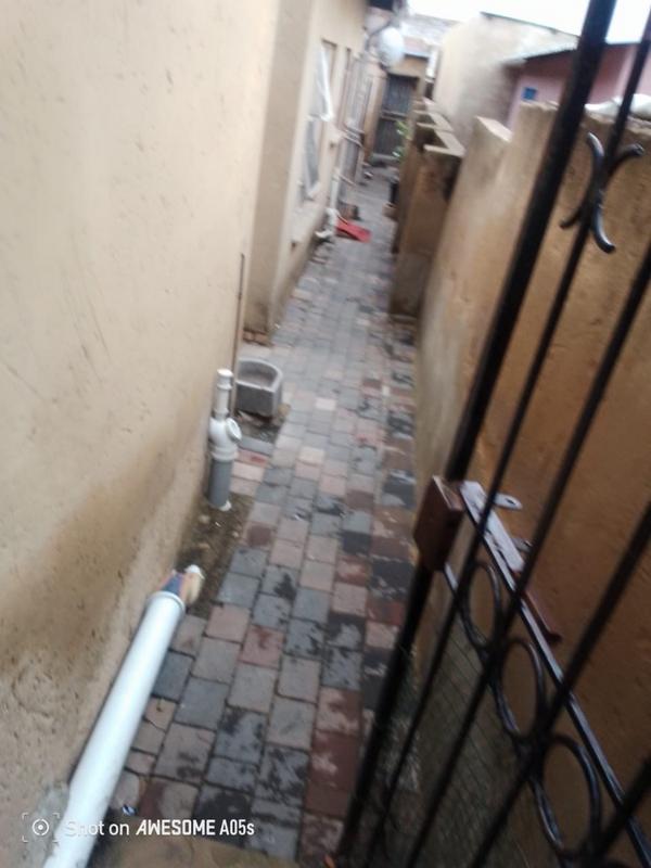 6 Bedroom Property for Sale in Tembisa Central Gauteng
