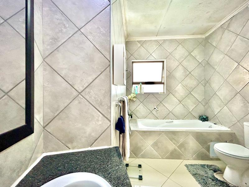 3 Bedroom Property for Sale in Magaliesberg Country Estate Gauteng