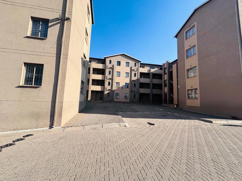 2 Bedroom Property for Sale in Fleurhof Gauteng
