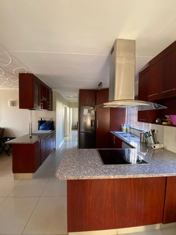 2 Bedroom Property for Sale in Blue Hills Gauteng
