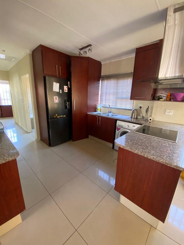 2 Bedroom Property for Sale in Blue Hills Gauteng